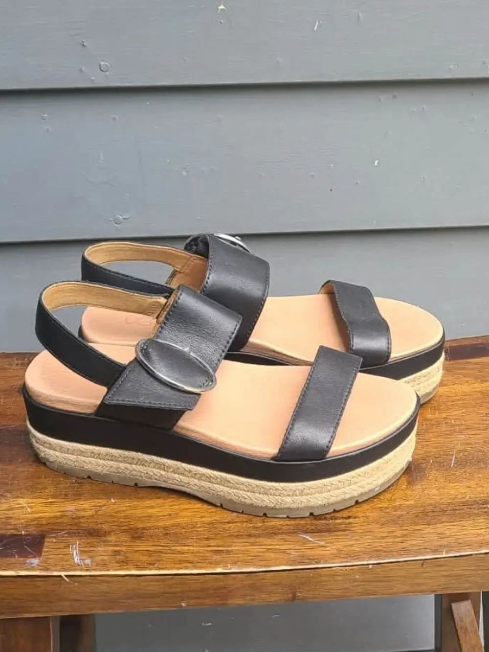 UGG April Black Leather Espadrille Sandals size 7